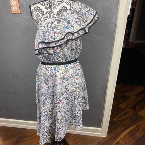 Likely contour daisy delbarton ruffle mini dress. One shoulder, floral, girly - Picture 4 of 11